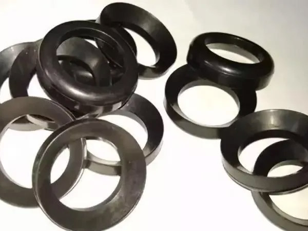 閥（fá）門密封麵（miàn）材料選擇時應（yīng）考慮六大因素